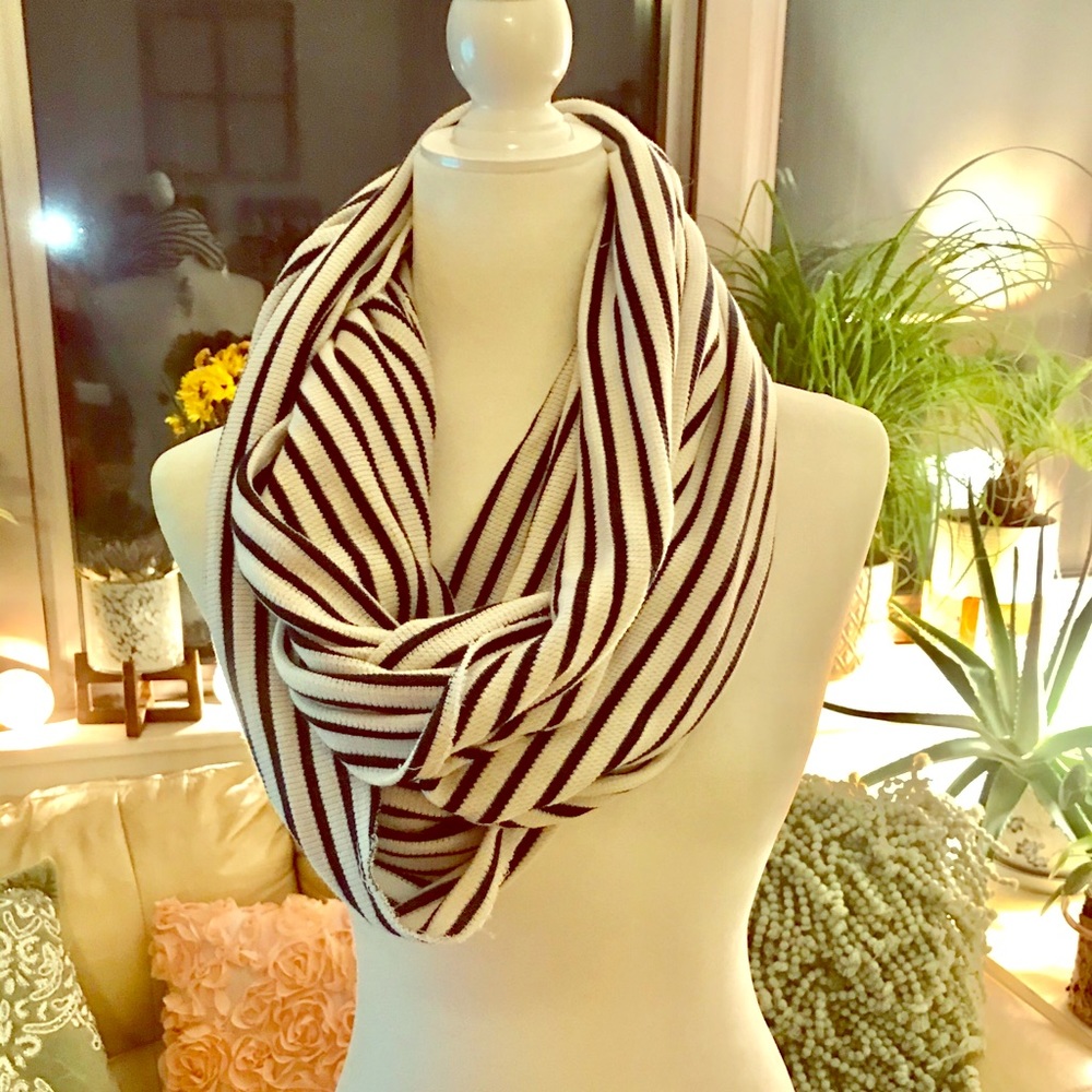 ❌SOLD❌Gap Infinity Scarf